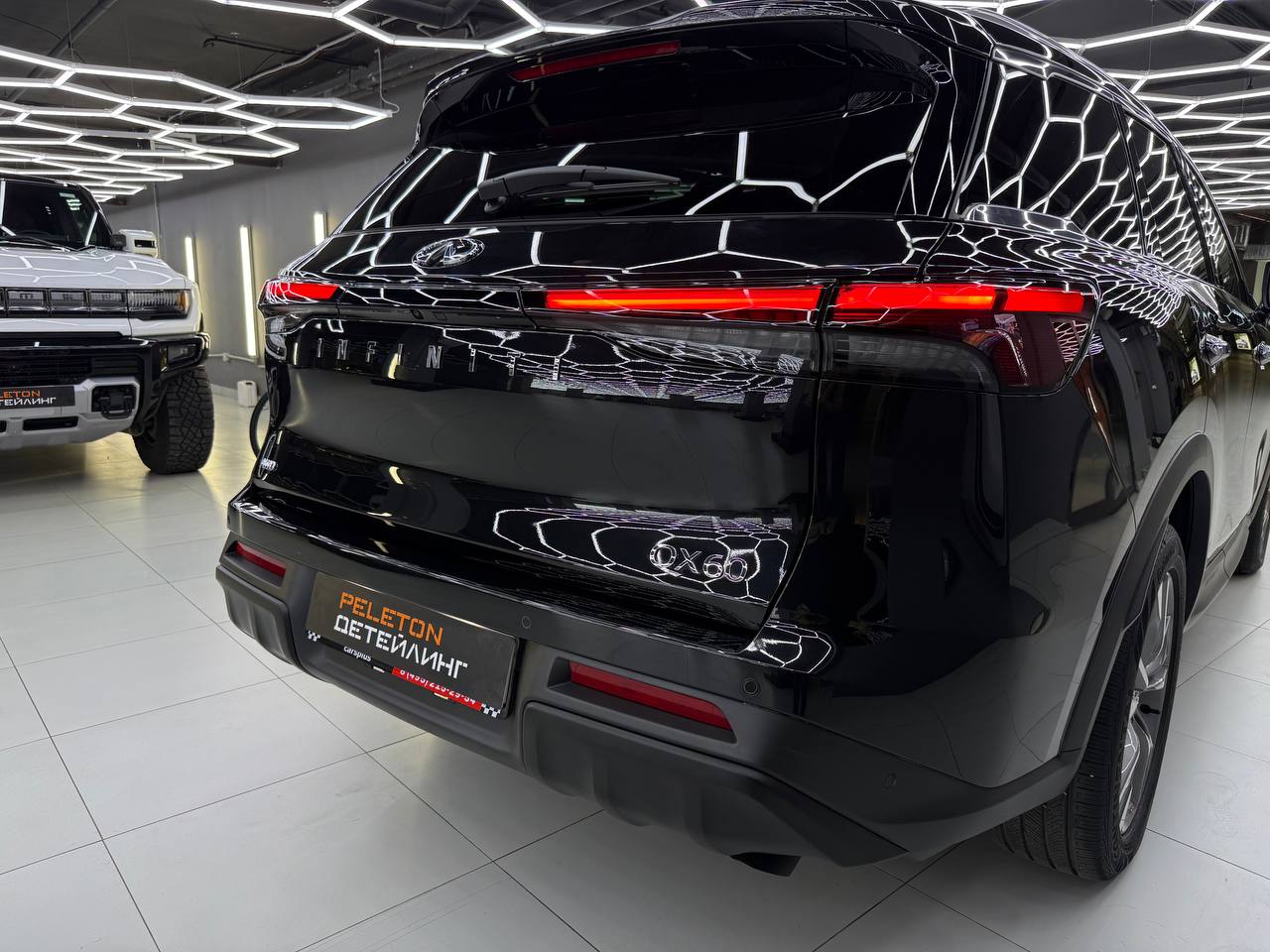 Полировка, керамика и окрас элементов Infiniti QX60: блеск кузова и темные акценты